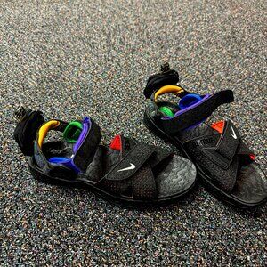 Nike BETRUE Air Deschutz Sandals Women 7/6.5/Men 5